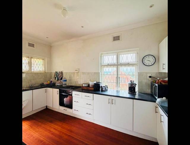 4 BEDROOM HOUSE FOR SALE IN SEA VIEW